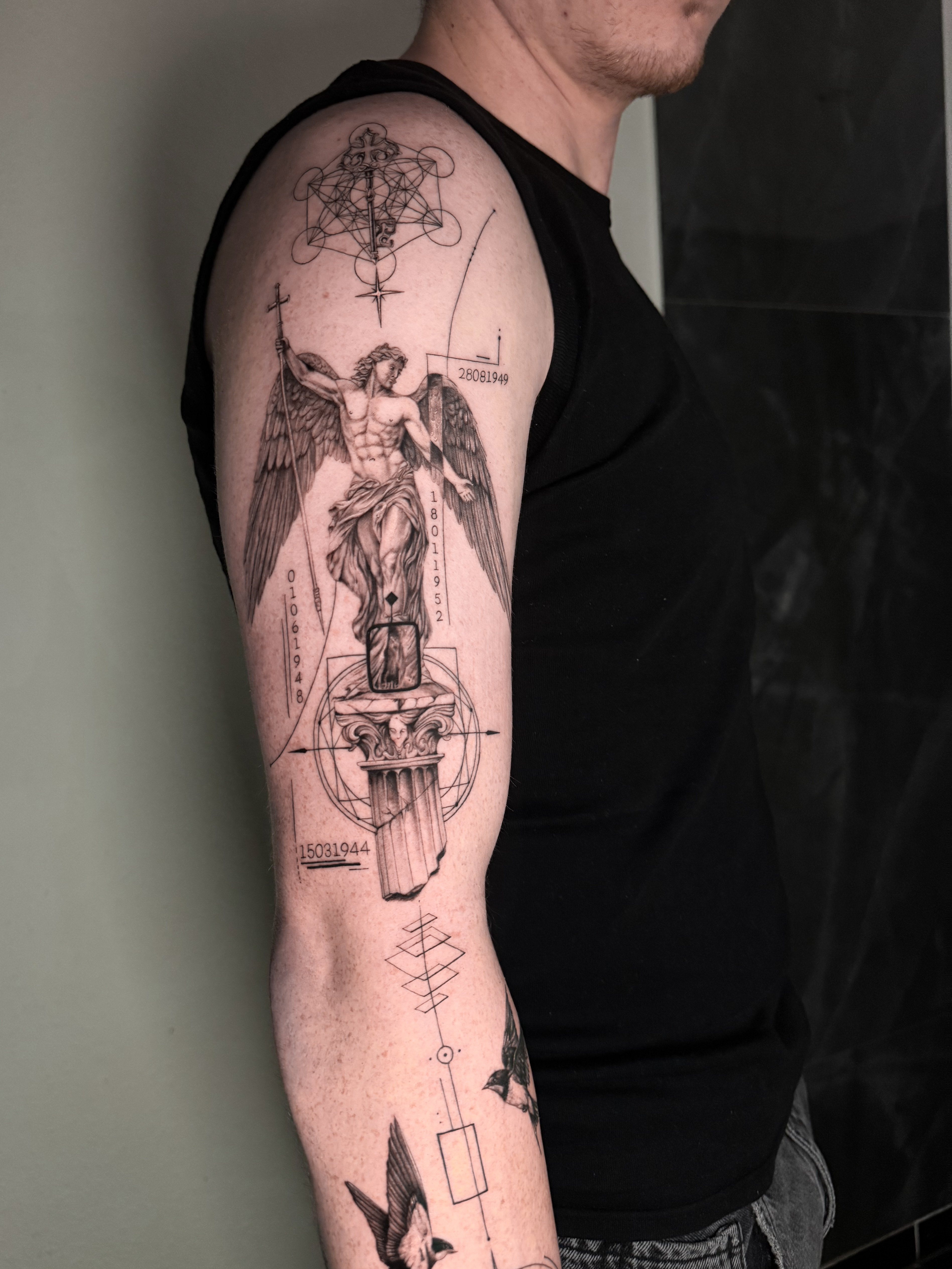 Kreatives Conceptual Tattoo mit Schattenspiel
