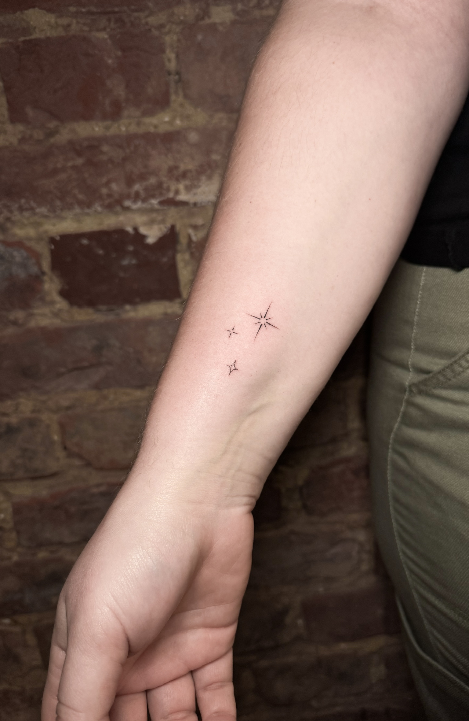 Minimalistisches Fineline Herz-Tattoo
